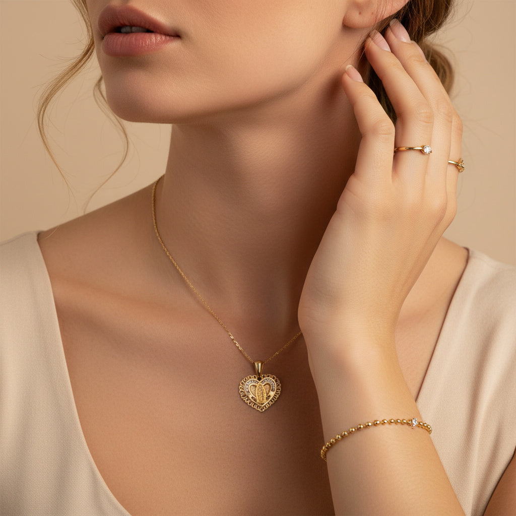 Medalla de oro 14k Virgen de Guadalupe Diseño de Corazón con Incrustado de Zirconias mod. 10179