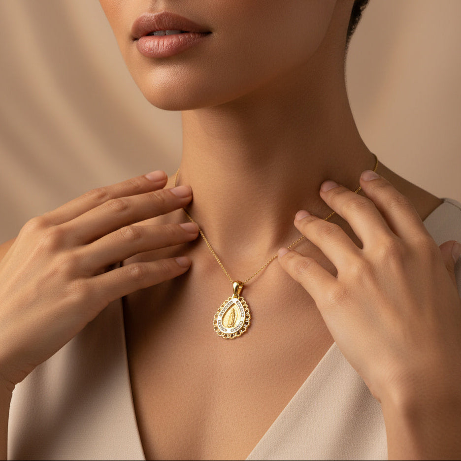 Medalla de oro 14k Virgen de Guadalupe Diseño de Gota con Incrustado de Zirconias mod. 10183