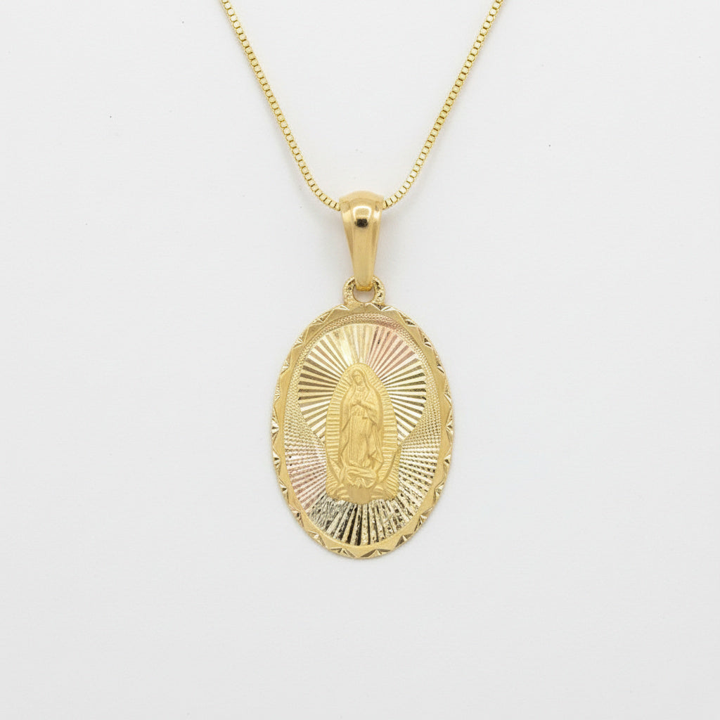 Medalla de oro 14k Virgen de Guadalupe Diseño Oval Diamantado y Mate mod. 10182