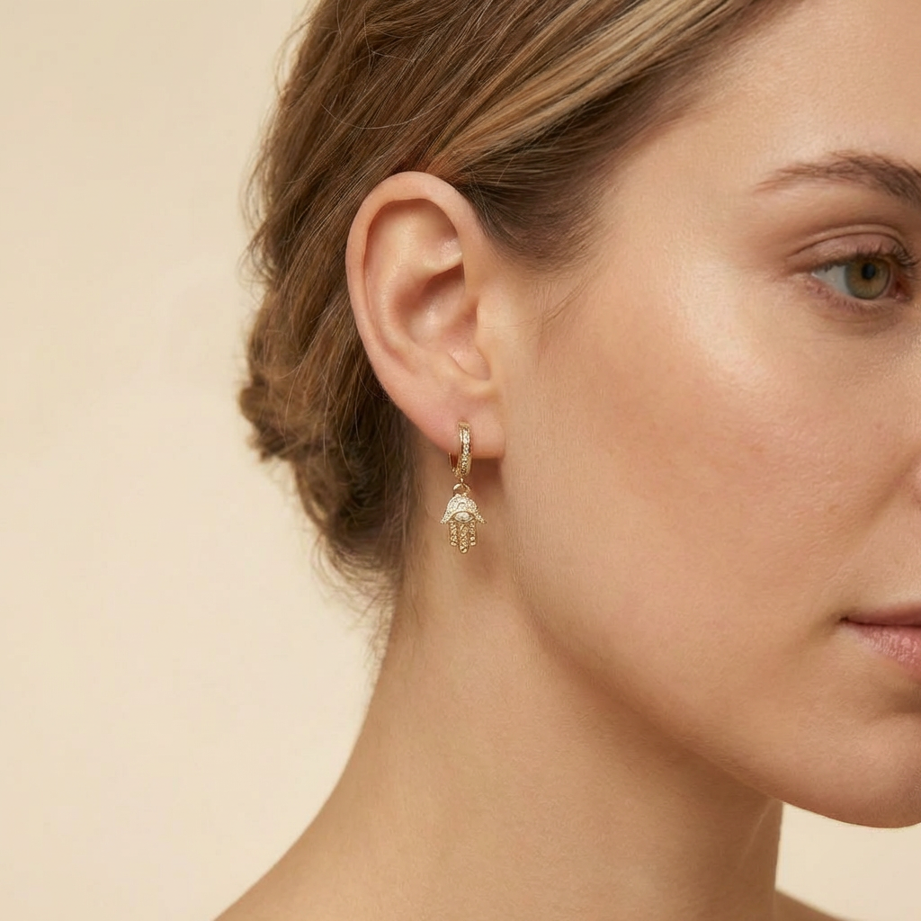 Grapa Larga de Oro 14k con Mano de Fátima Brillante Detallada con Zirconias mod. 10605