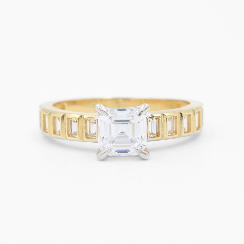Anillo de Compromiso Oro 14k Diseño Especial con Cuerpo de Zirconias Baguette mod. 8652