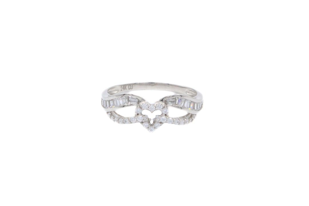 Anillo de Oro Blanco con Corazón y Zirconias de Corte Baguette mod. 6103 - Joyería Orovel’s