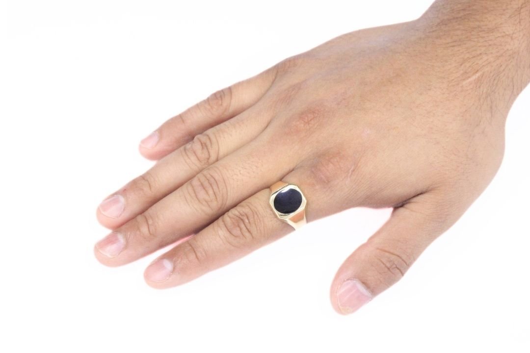 Anillo de Sello con Esmalte Oscuro en Forma Oval mod. 6378 - Joyería Orovel’s
