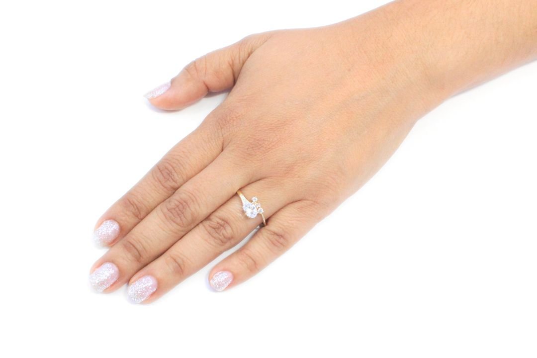 Anillo Fino de Diseño Elegante con Zirconias Brillantes mod. 6052 - Joyería Orovel’s