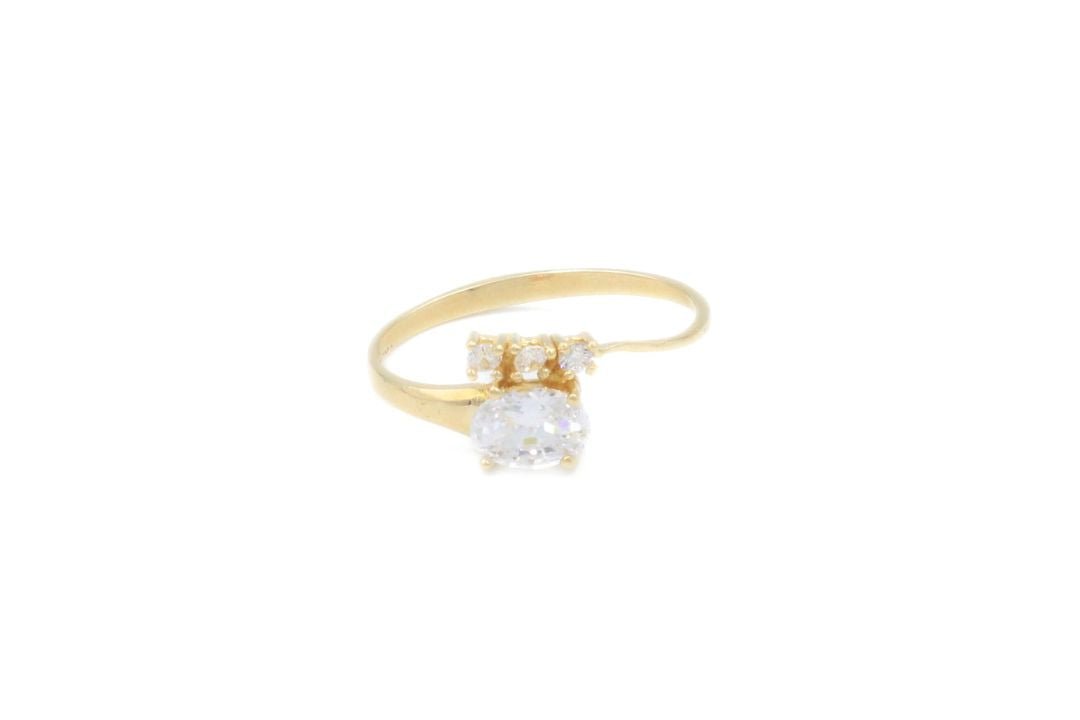 Anillo Fino de Diseño Elegante con Zirconias Brillantes mod. 6052 - Joyería Orovel’s