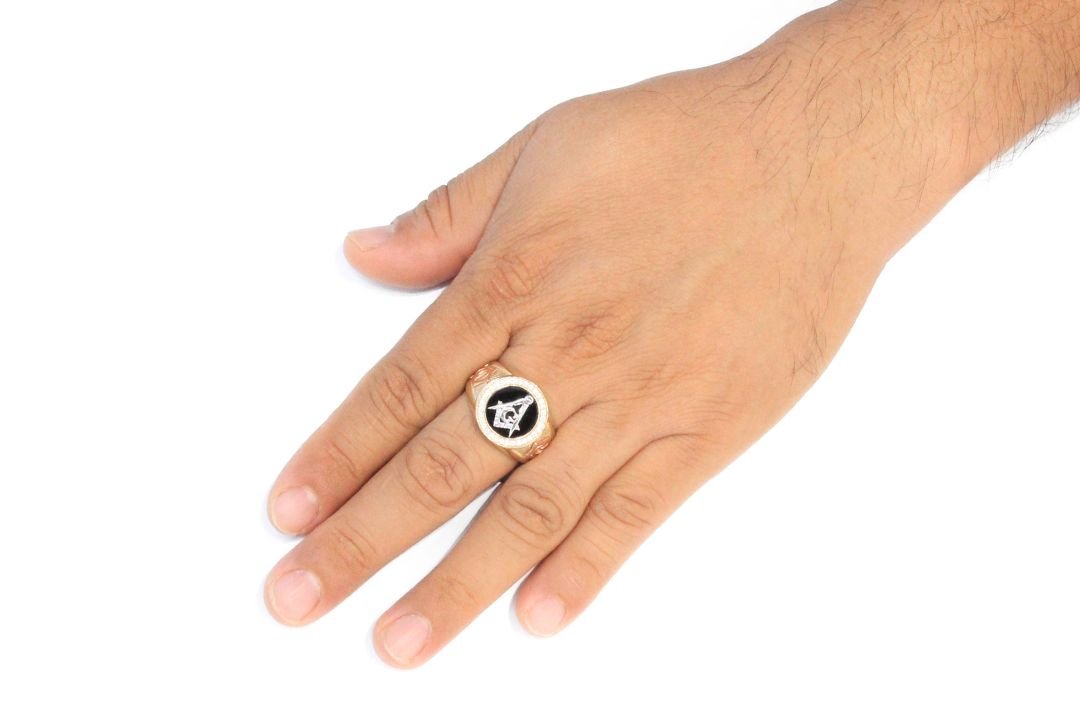 Anillo Masónico de Oro Florentino Detallado con Zirconias mod. 6005 - Joyería Orovel’s