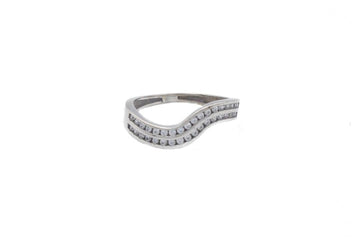 Anillo Ondulado Incrustado de Zirconias de Oro Blanco mod. 6151 - Joyería Orovel’s
