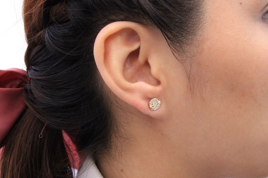 Arete Circular con Calado de Flores e Incrustación de Zirconias mod. 6188 - Joyería Orovel’s