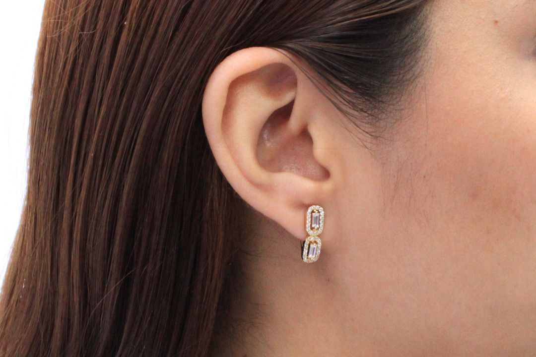 Arete con Broche Patente con Zirconias de Corte Baguette mod. 6104 - Joyería Orovel’s