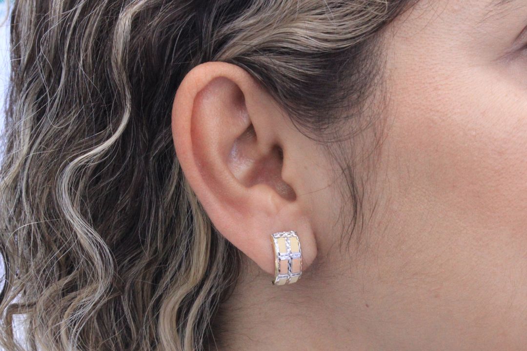 Arete con Broche Patente de Oro Florentino con Rectángulos Mate mod. 6397 - Joyería Orovel’s