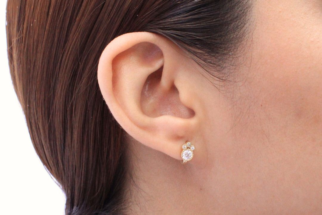 Arete con Broche Patente Incrustado con Zirconias mod. 6105 - Joyería Orovel’s