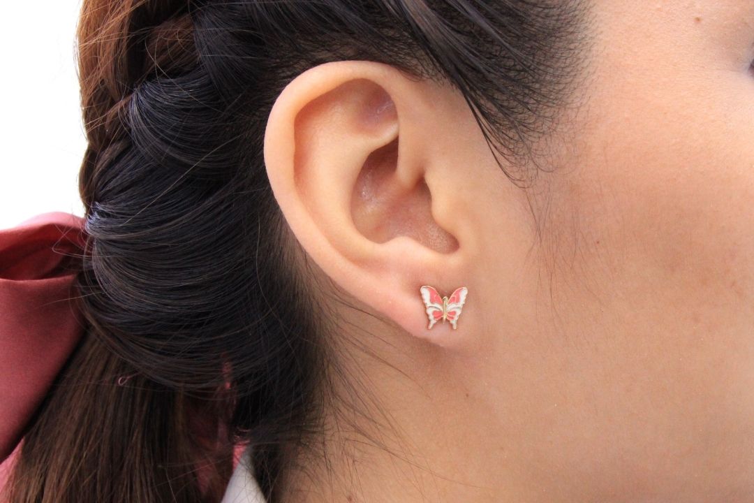Arete con Mariposa Esmaltada en Tonos Brillantes mod. 6193 - Joyería Orovel’s