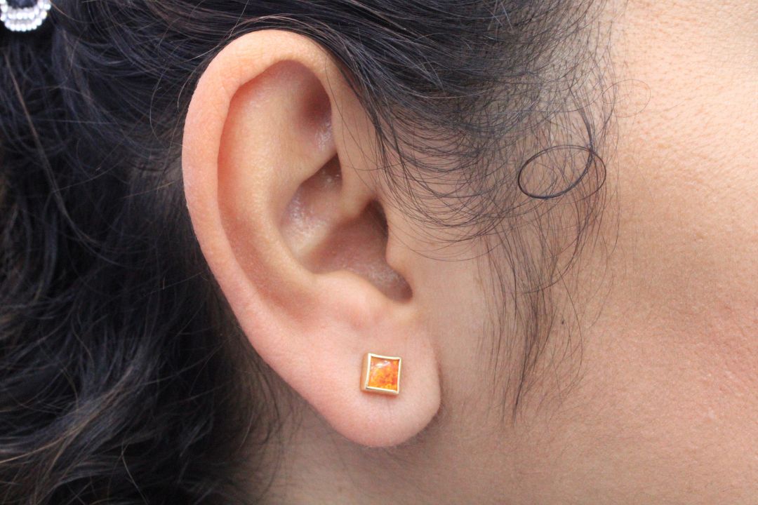 Arete de Oro 14k con Piedra Ópalo Naranja mod. 3561 - Joyería Orovel’s