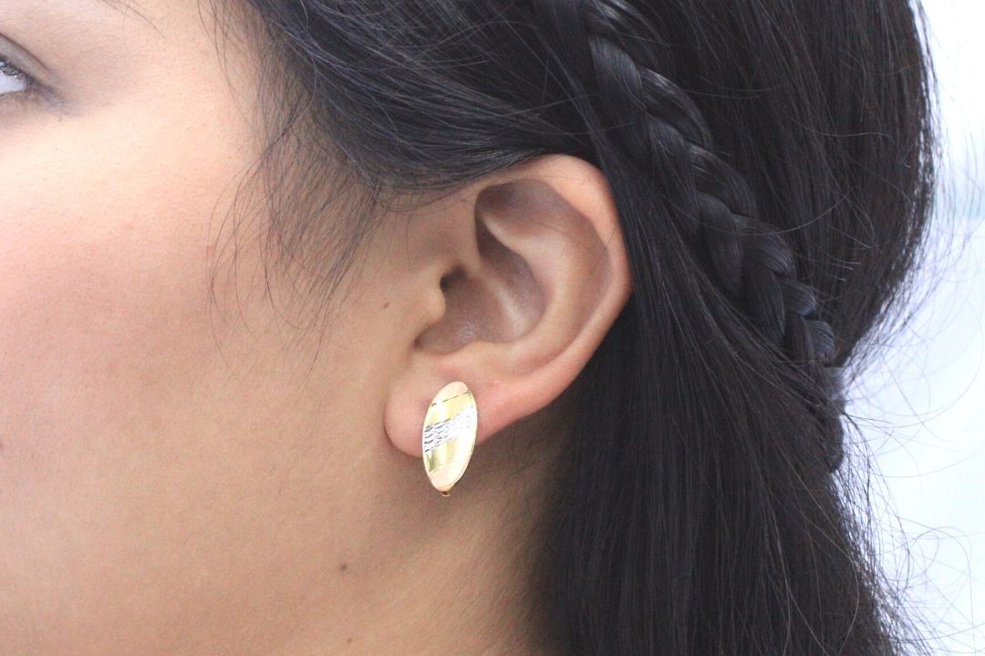*Arete de Patente Diamantado de Forma Oval mod. 4939 - Joyería Orovel’s