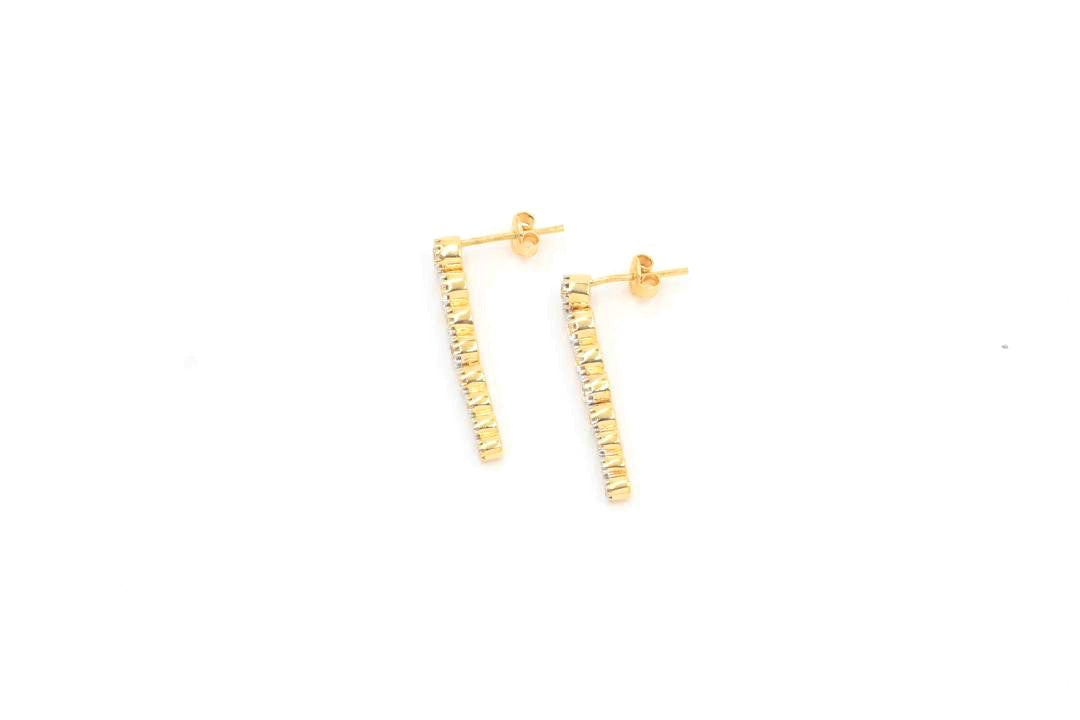 Arete Largo de Oro Combinado con Zirconias de Corte Fino mod. 5783