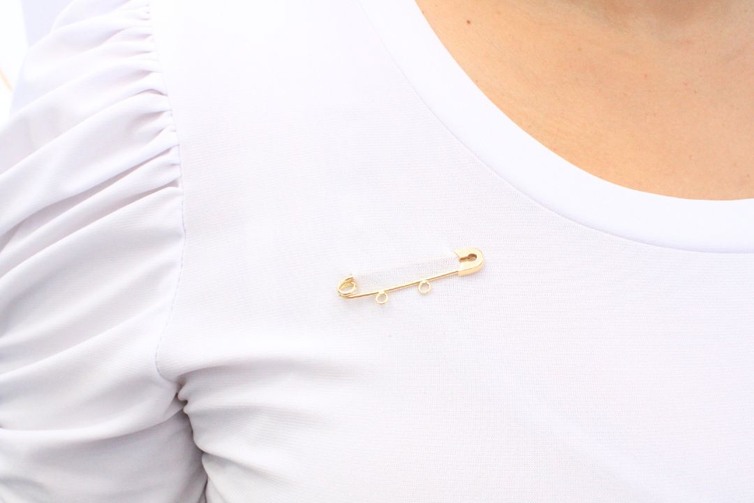 Broche de Oro con 2 Orificios para Dijes mod. 5633