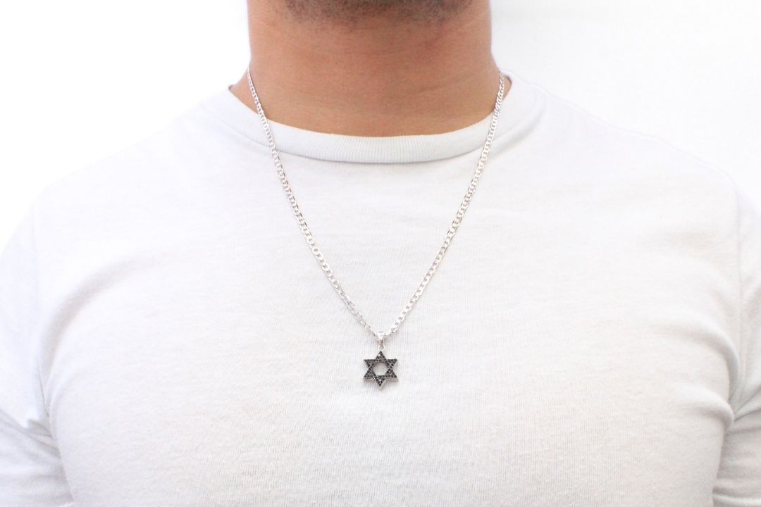Dije Estrella de David en Oro Blanco y Piedra Granate  mod. 6172