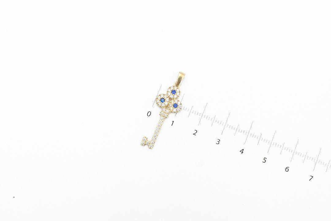 Dije de Llave Protectora con Diseño Incrustado de Zirconias mod. 5889