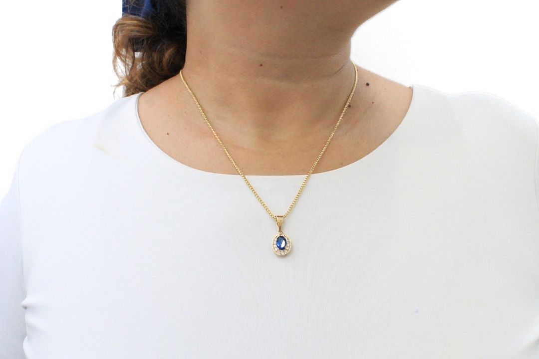 Dije de Piedra Azul Rey de Corte Oval con Biselado de Zirconias mod. 6265