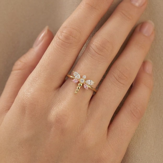 Anillo de Oro 14k Diseño de Libélula con Zirconias Detallada ca con Tonos Rosas mod. 10743