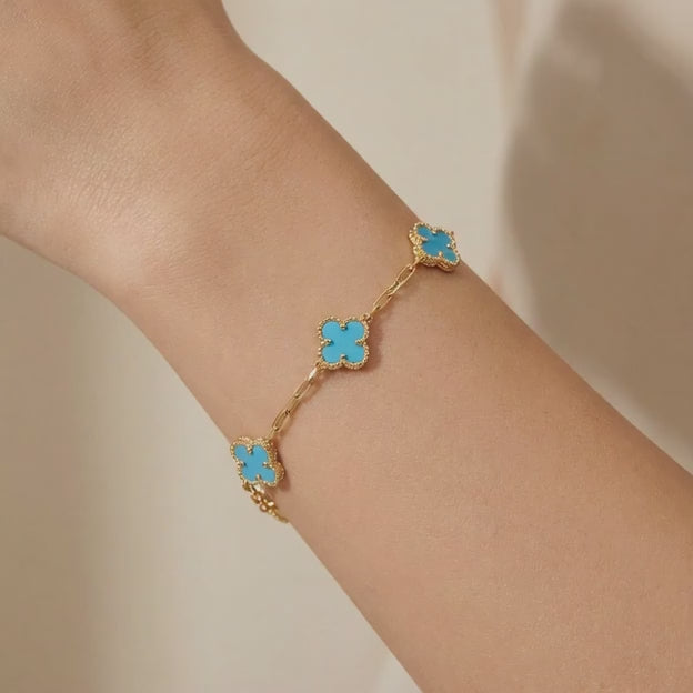 Pulsera de Oro 14k Tejido Fino con Tréboles en Tono Azul Pastel mod. 10665