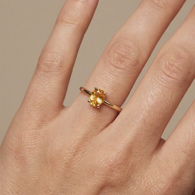 Anillo de Oro 14k Diseño Especial con Zirconia Oval Facetada de Tono Anaranjado mod. 10761