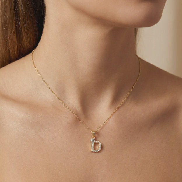 Dije de Oro 14k Modelo de Inicial D Diseñado con Corona e Incrustación de Zirconias mod. 10561
