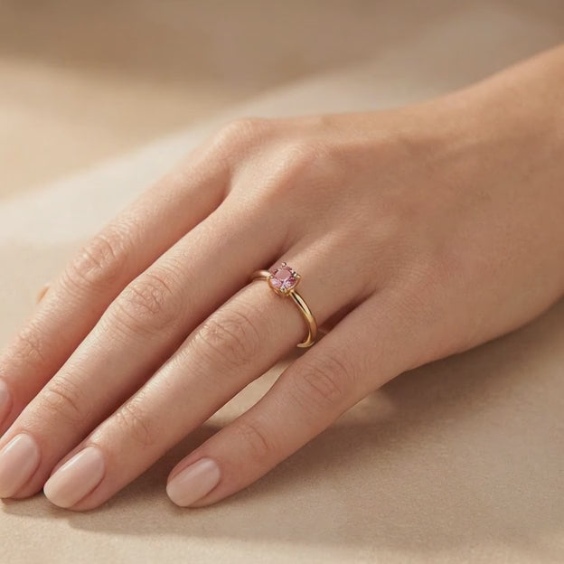 Anillo de Oro 14k de Diseño Fino con Zirconia Facetada Redonda de Tono Rosa mod. 10746
