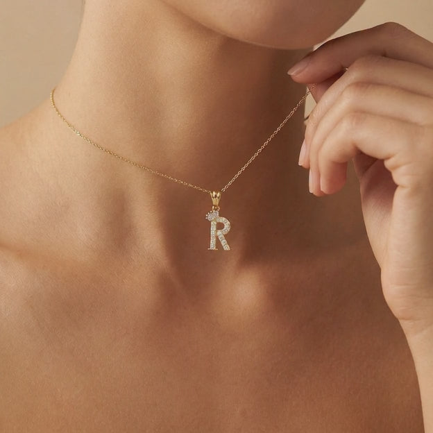 Dije de Oro 14k Modelo de Inicial R Diseñado con Corona e Incrustación de Zirconias mod. 10572