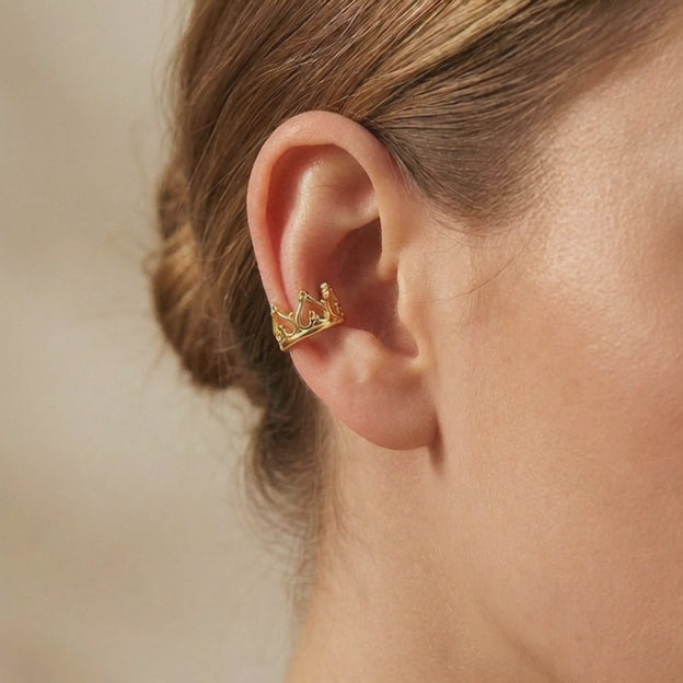 Earcuff de Oro 14k Hueco Trepador Fino con Diseño de Corona Brillante mod. 10606