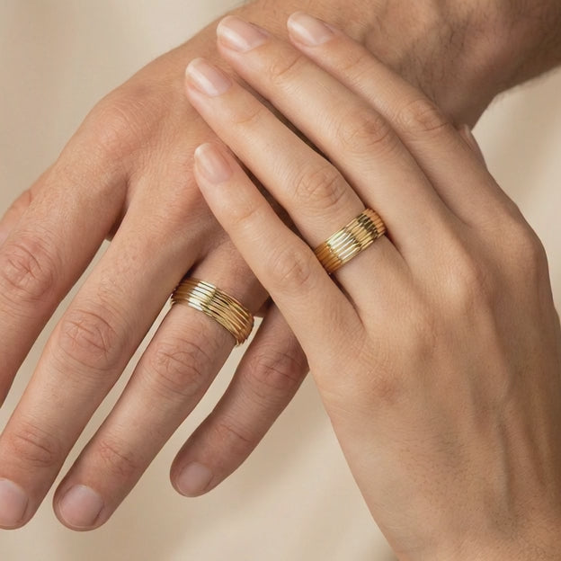 Argollas de Matrimonio de Oro 14k Diseño Confort con Diamantado Fino mod. 10620