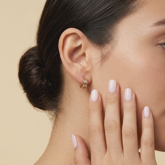 Grapa de Oro 14k Diseño Clásico Pequeño Liso en Tres Tonos mod. 11066