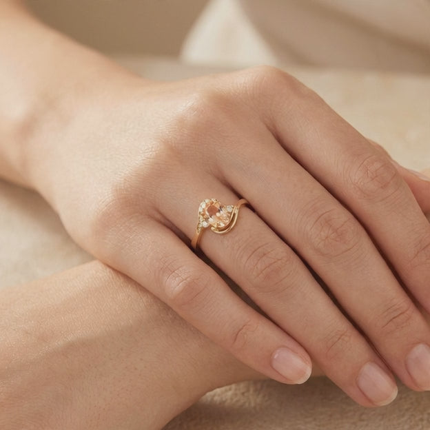 Anillo de Oro 14k Piedra Principal Naranja con Borde de Zirconias mod. 11169