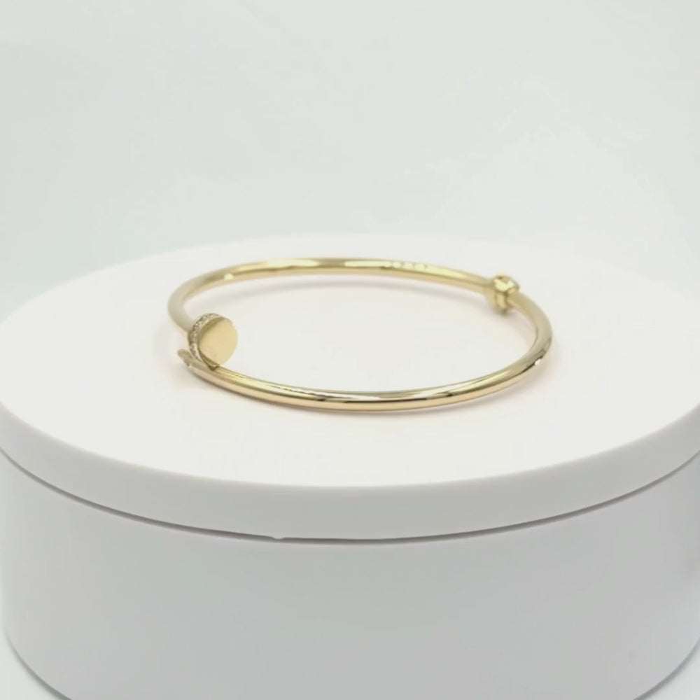 Aro de Oro 14k Diseño. de Clavo Hueco con Incrustación de Zirconias Finas mod. 9748