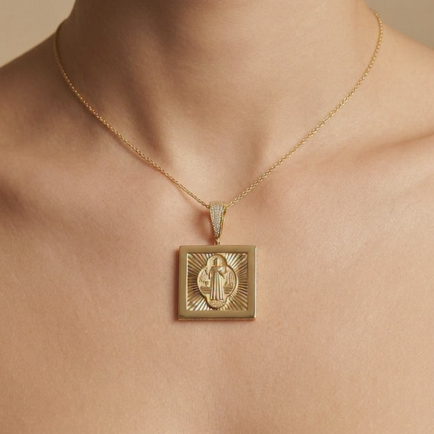 Medallón de Oro 14k Hueco con Diseño Cuadrado Diamantado Pasador con Zirconias y Figura de San Benito mod. 10702