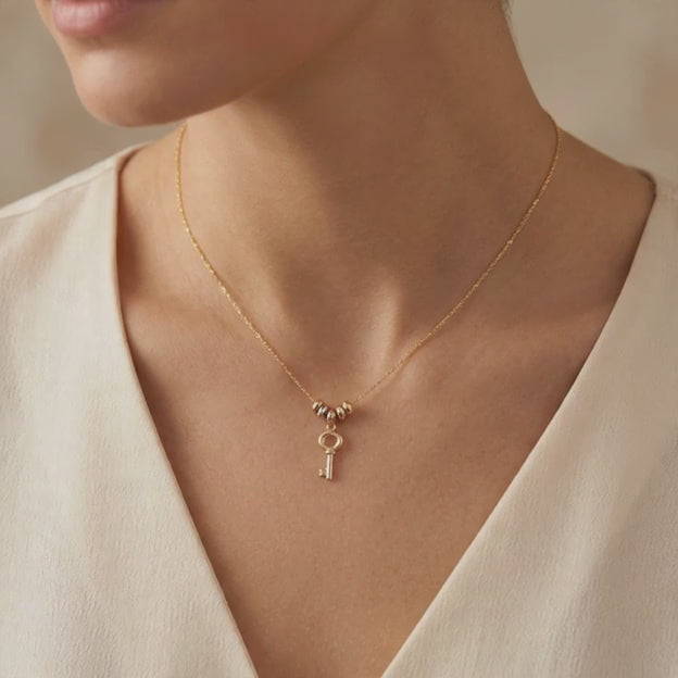 Gargantilla de Oro 14k con Aros Florentinos y Colgante de Llave mod. 11016