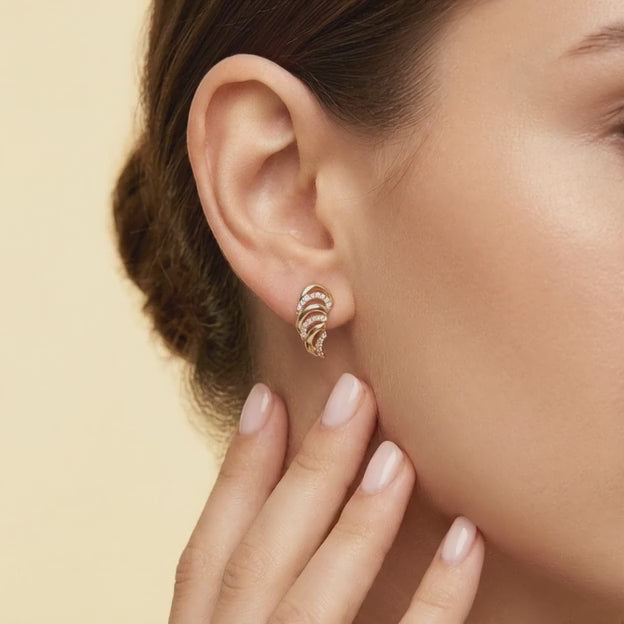 Arete con Broche Patente de Oro 14k Diseño Ondulado con Incrustación de Zirconias mod. 11052