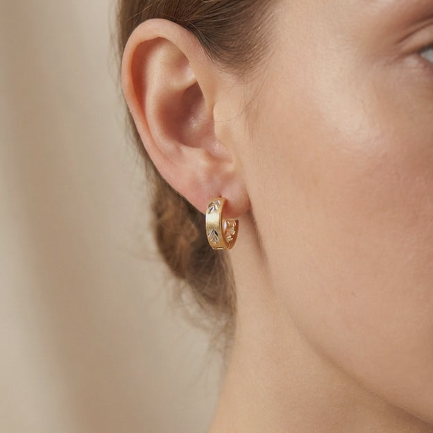 Grapa de Oro 14k Doble Vista con Diseño Mate y Diamantado de Hoja mod. 10596