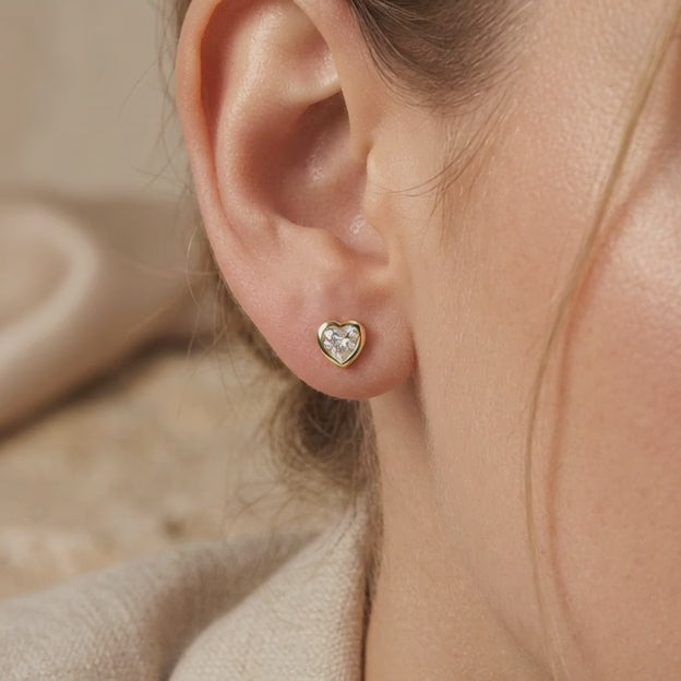 Broquel de Oro 14k Zirconia de Corazón con Bisel Fino mod. 10733