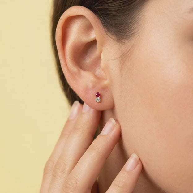 Broquel de Oro 14k Doble Zirconia con Zirconia Magenta Mod. 11158