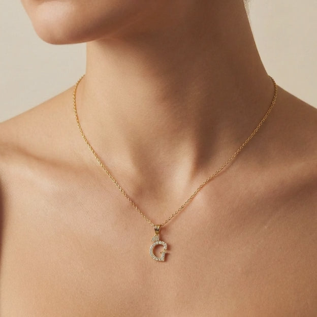 Dije de Oro 14k Modelo de Inicial G Diseñado con Corona e Incrustación de Zirconias mod. 10564
