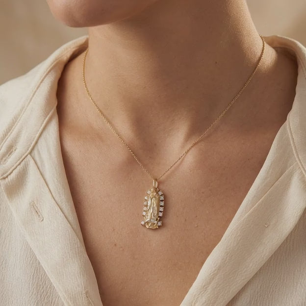 Dije de Oro Virgen de Guadalupe con Zirconias y Detalles en Oro Blanco 14k mod. 11093