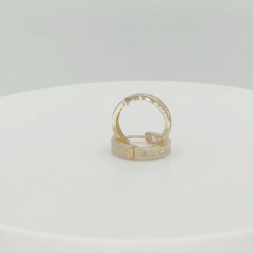 Grapa de Oro 14k Diseño Redondo Incrustado con Zirconias Detallado con Diamantada Blanco mod. 9877