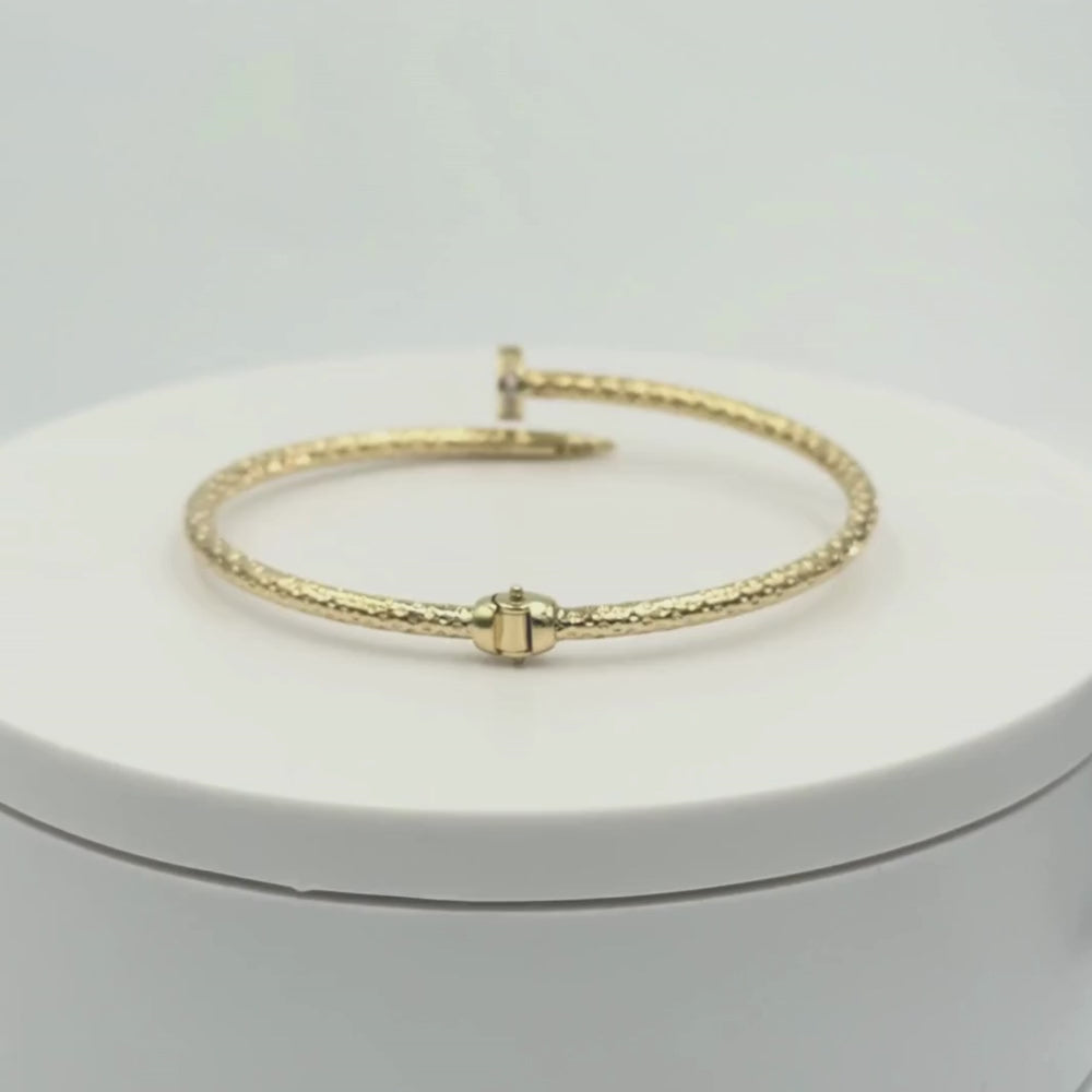 Aro de Oro 14k Diseñado en Forma de Clavo de Diamantado Especial Detallado con Zirconias mod. 9750