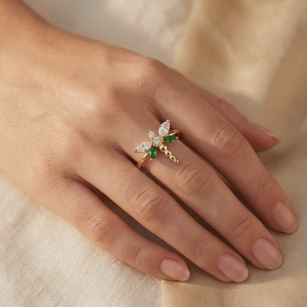 Anillo de Oro 14k Diseño de Libélula con Zirconias Detallada ca con Tonos Verdes mod. 10745