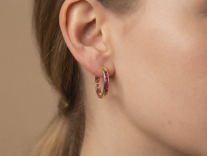 Grapa de Oro 14k Diseño Oval con Incrustación de Zirconias Magenta mod. 10592