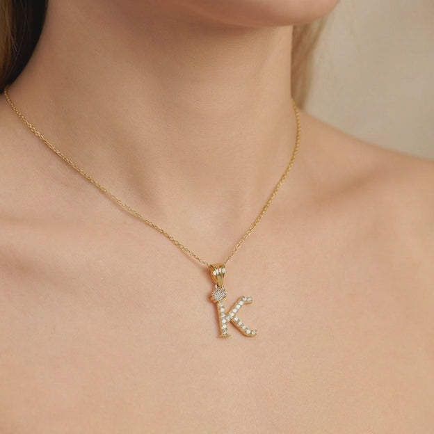 Dije de Oro 14k Modelo de Inicial K Diseñado con Corona e Incrustación de Zirconias mod. 10567