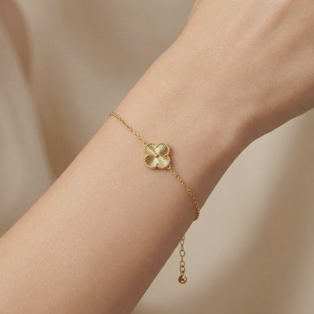 Pulsera de Oro 14k de Diseño Fino con Único Trébol Diamantado mod. 10663