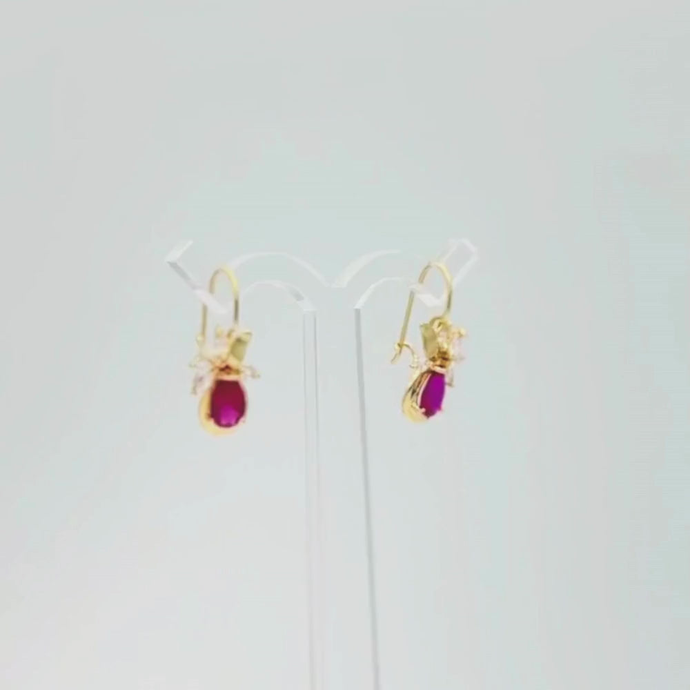 Arete con Broche Arillo de Oro 14k Flor Especial con Zirconias Principal Color Rojo Rubí mod. 9768