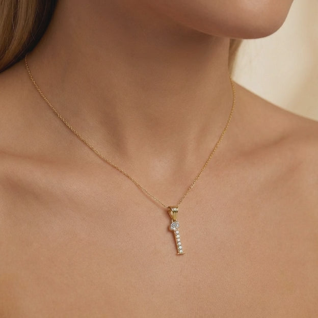 Dije de Oro 14k Modelo de Inicial I Diseñado con Corona e Incrustación de Zirconias mod. 10565